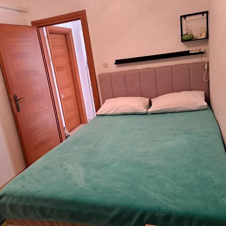 Mateo Appartement Dugi Rat Buitenkant foto